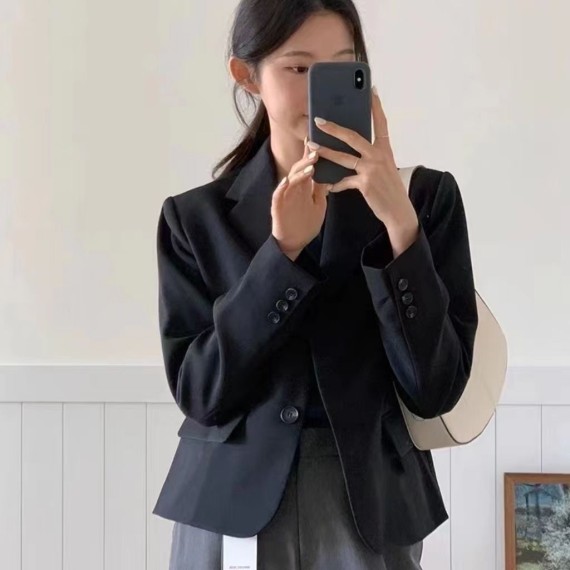 https://www.mint-storekr.com/products/blazer-form-ngan-b0031