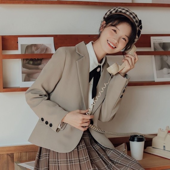 https://www.mint-storekr.com/products/blazer-form-ngan-b0032