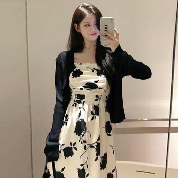 https://www.mint-storekr.com/products/set-vay-hoa-kem-cardigan-khoac-ngoai-sn0021