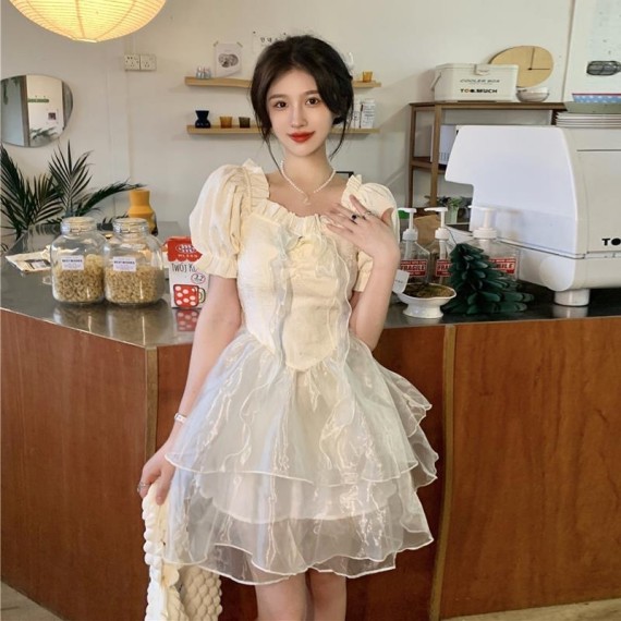 https://www.mint-storekr.com/products/vay-trang-v0012